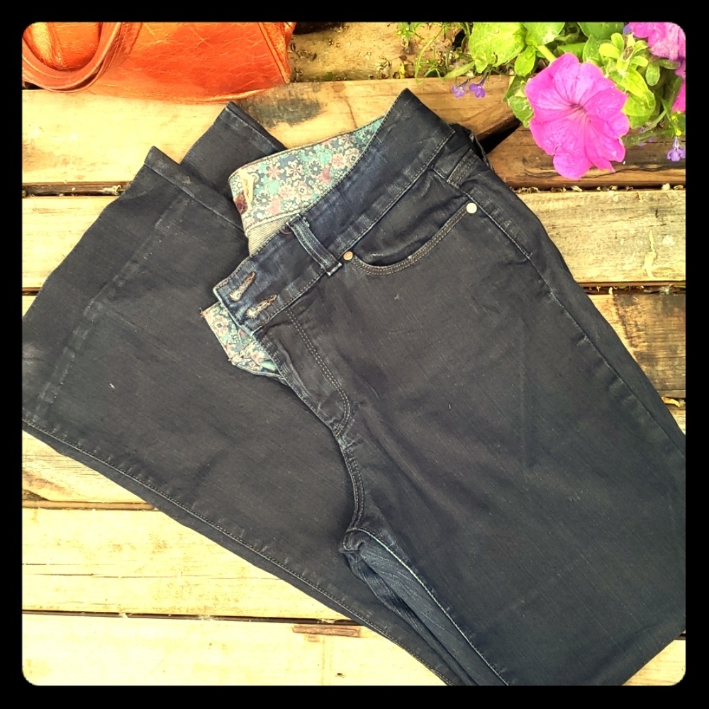 Paige Hidden Hill's jeans size 32 inseam 33.
